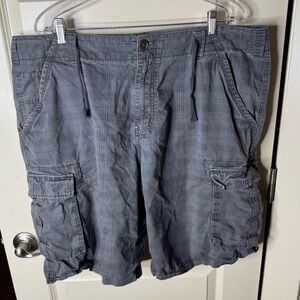 WRK MATERIALS CO Men’s size 40 Cargo Shorts (gray / dark gray plaid)